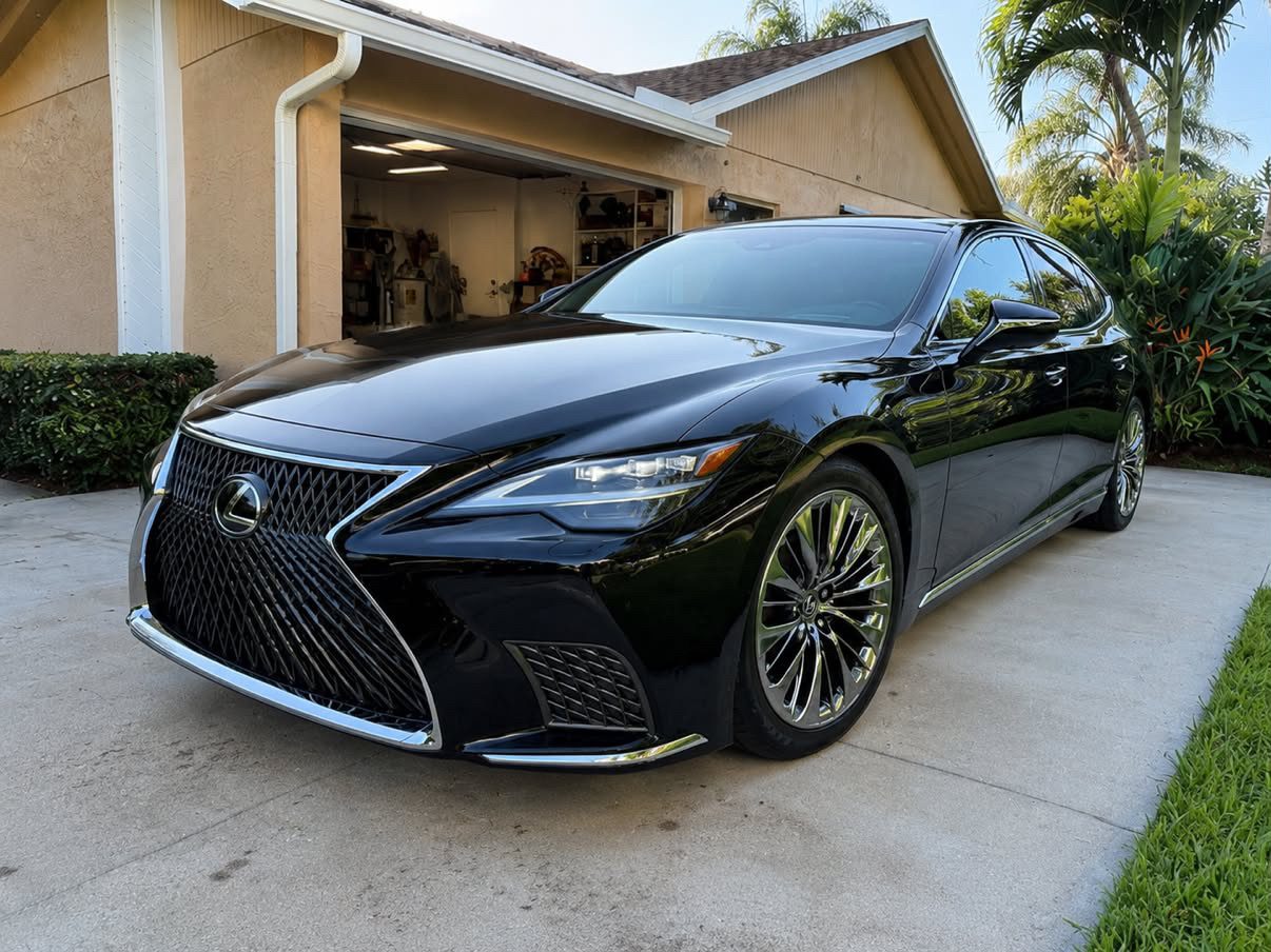 Lexus LS mobile detail