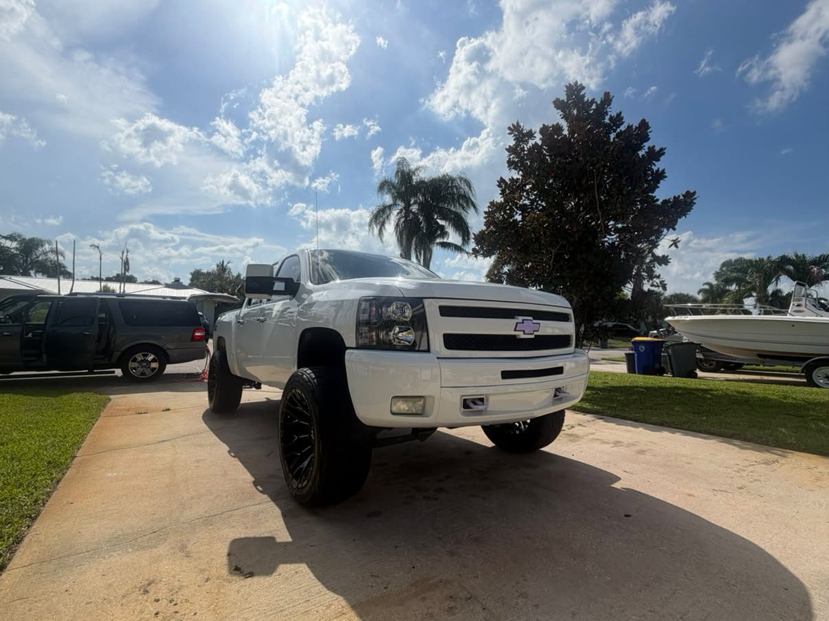 Lifted Silverado exterior