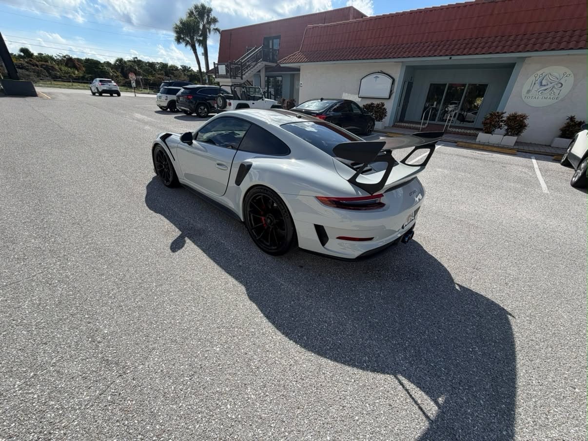 Porsche 911 GT2 RS exterior